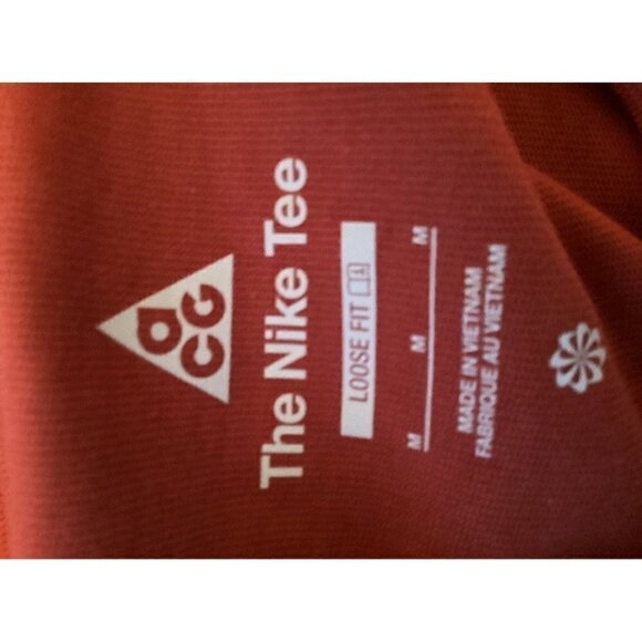 Nike ACG MEN's T- Shirt Size: Medium  Color: Martian Sunrise - Picture 6 of 9